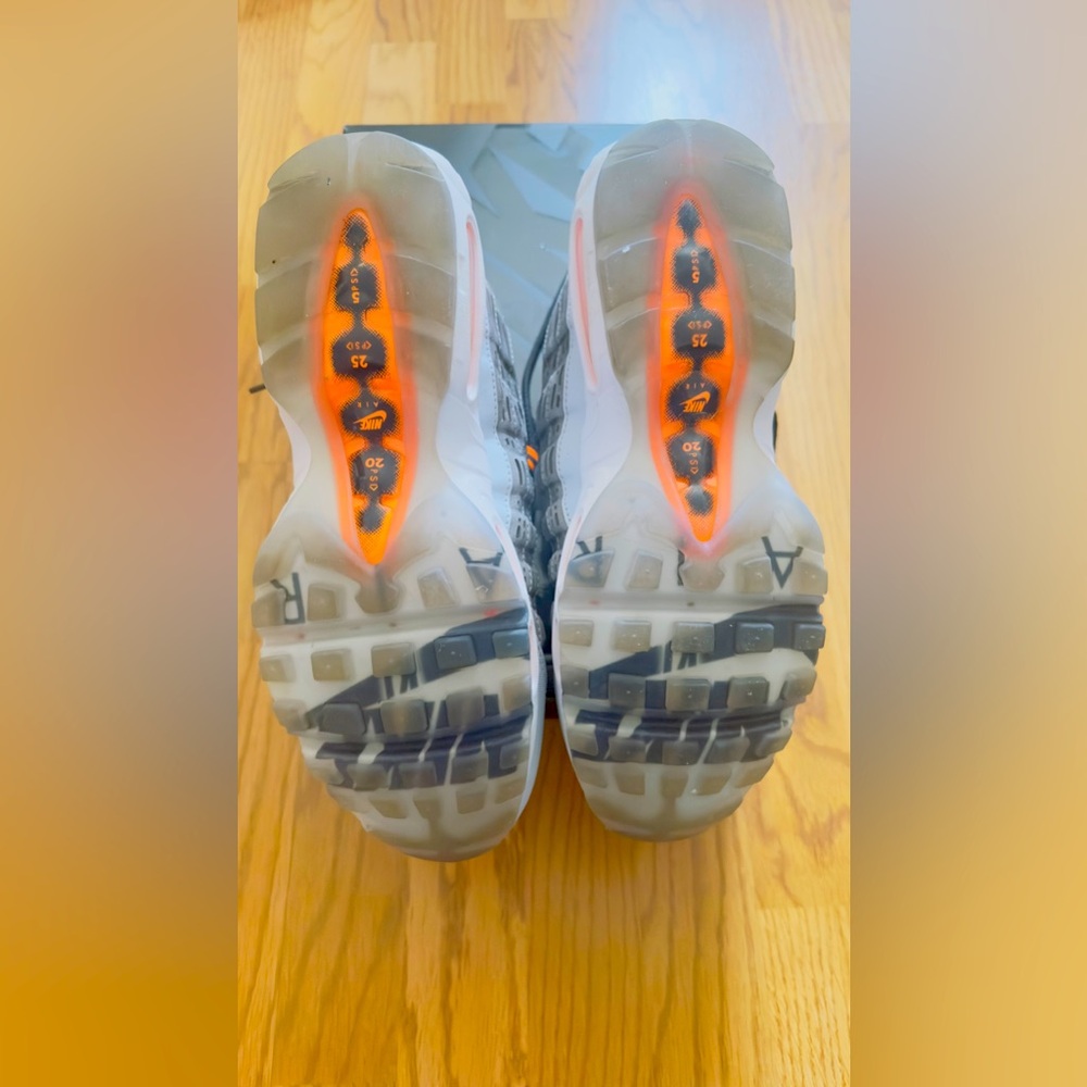 Nike Air Max 95 x Kim Jones | Size M7.5/W9 | Black-Orange-Dark Grey - Picture 3 of 5